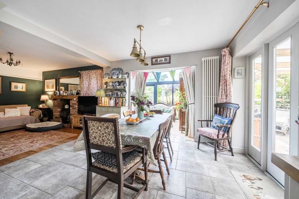 Property photo 3 of 25 1453920-4-69Fb8ce040Bd1