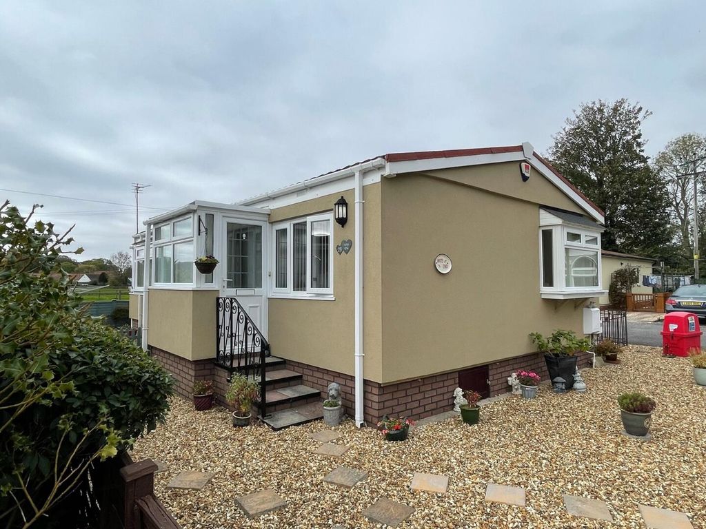 Property photo 1 of 21 Front (Exterior)