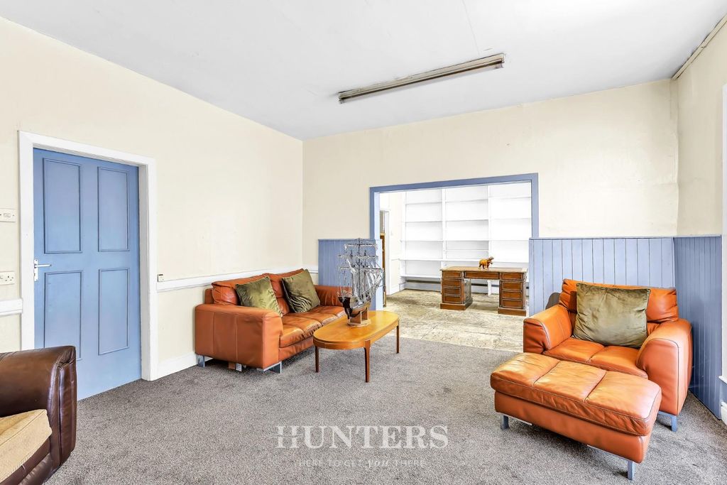 Property photo 3 of 27 Manchester Road (27).Jpg