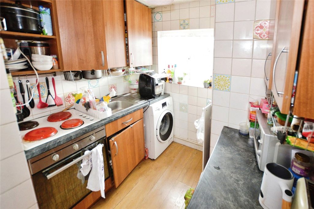Property photo 2 of 7 Kitchen