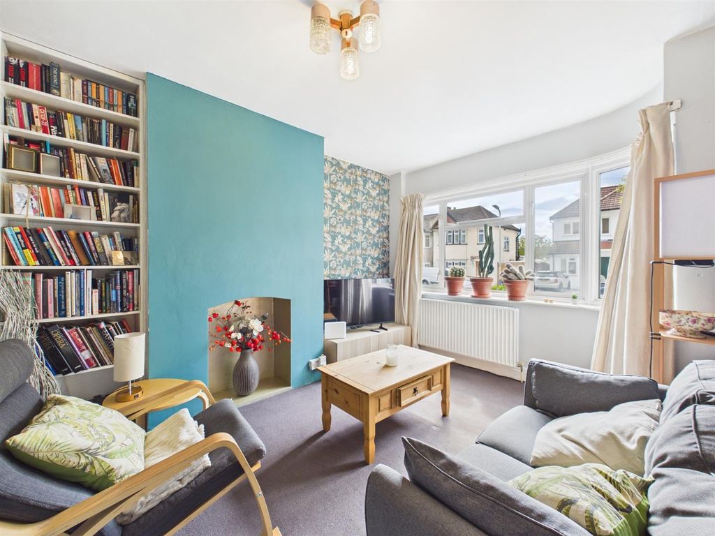 Property photo 2 of 9 Cam05080G0-Pr0344-Still011.Jpg