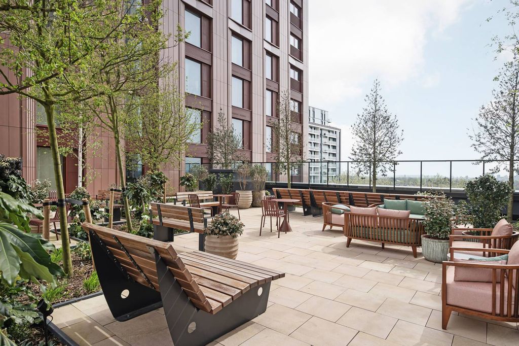 Property photo 1 of 35