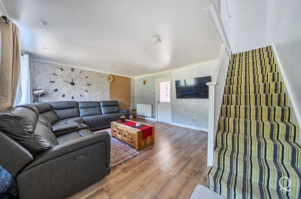 Property photo 2 of 18 361691F8-8A1c-485...