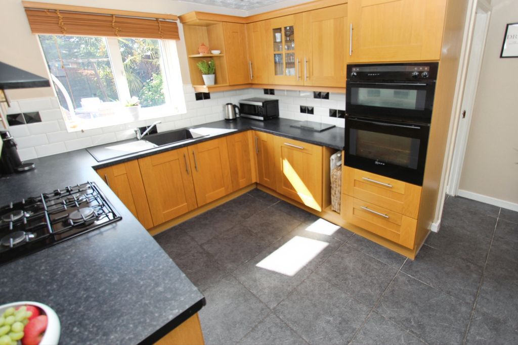 Property photo 3 of 27