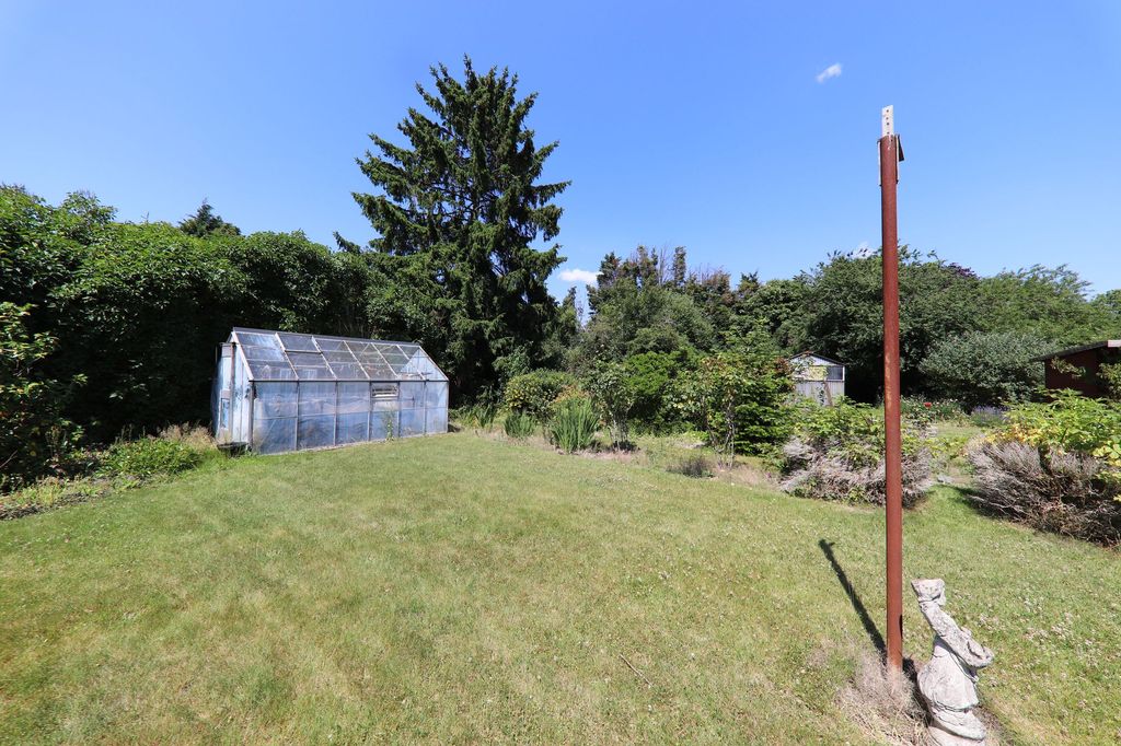 Property photo 3 of 14 Garden (2)