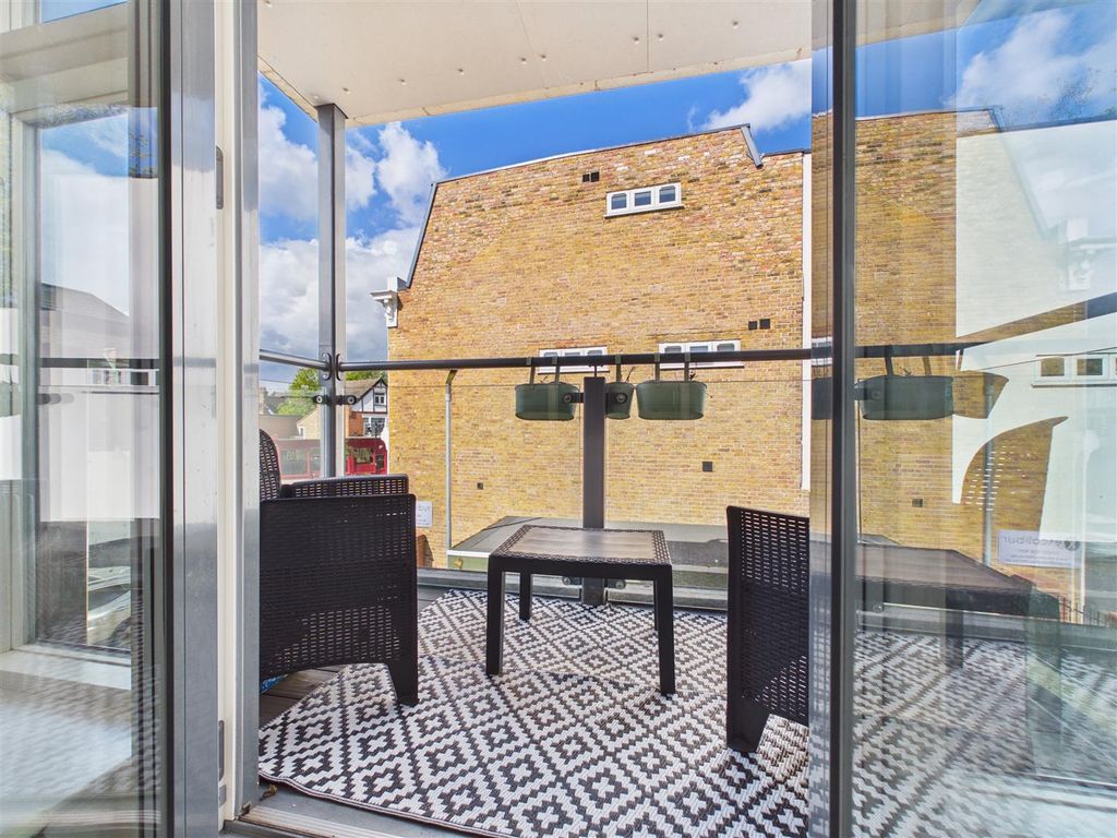 Additional image 5 of 2 bed flat for sale2 Hansler Grove, East Molesey KT8