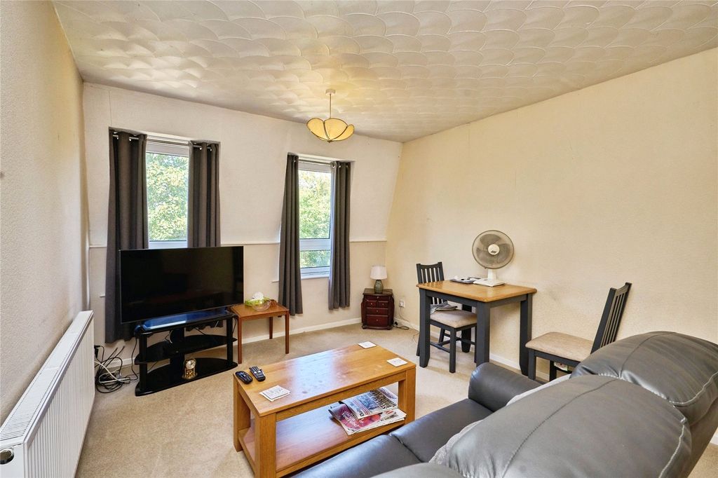 Property photo 2 of 10 Living Room