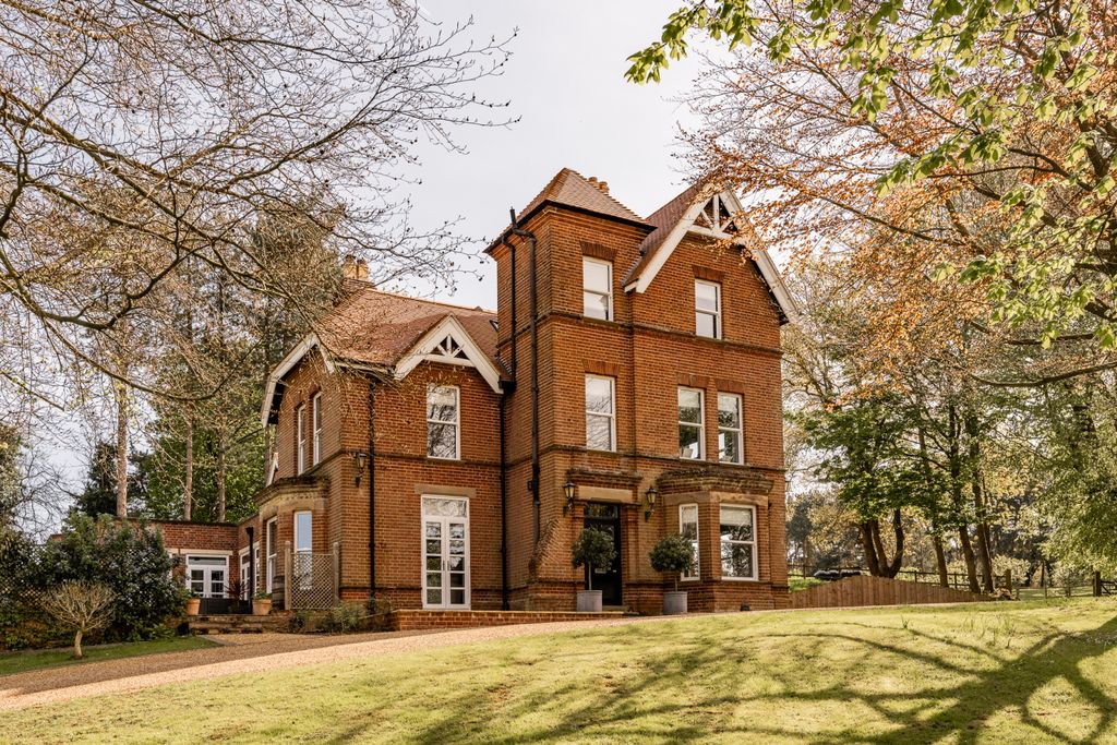 Property photo 1 of 21 Roughton Hall