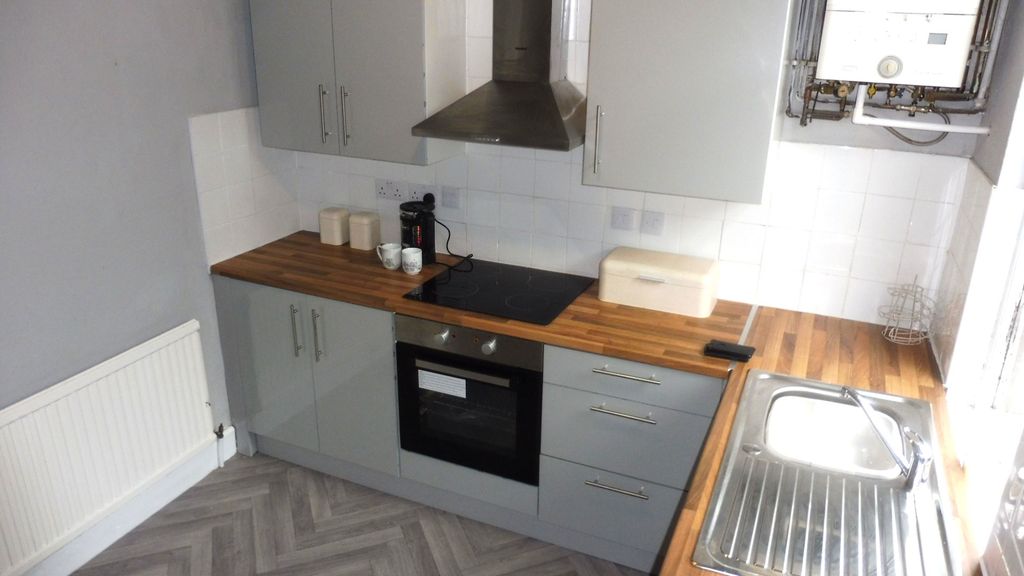 Property photo 3 of 12 Kitchen