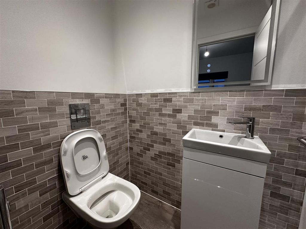 Property photo 3 of 11 En-Suite