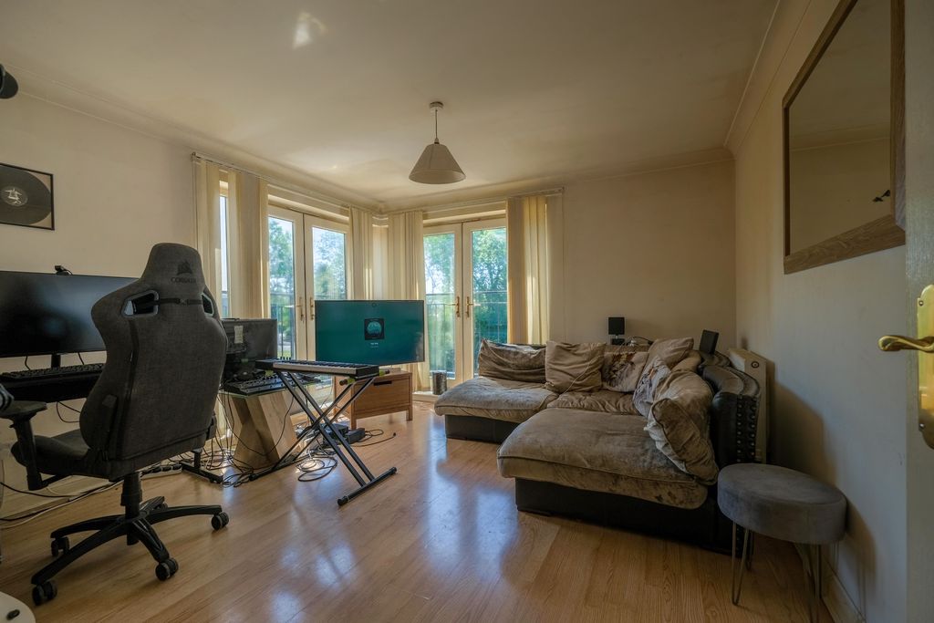 Property photo 2 of 27