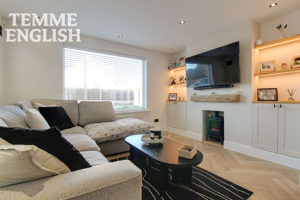 Property photo 3 of 24