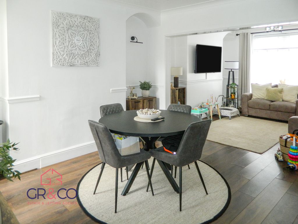 Property photo 2 of 25 Lounge / Diner