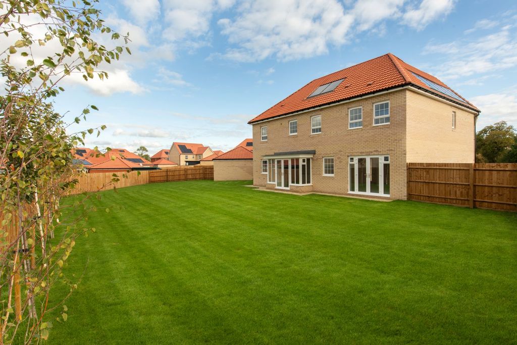 Property photo 2 of 9 Evesham Garden