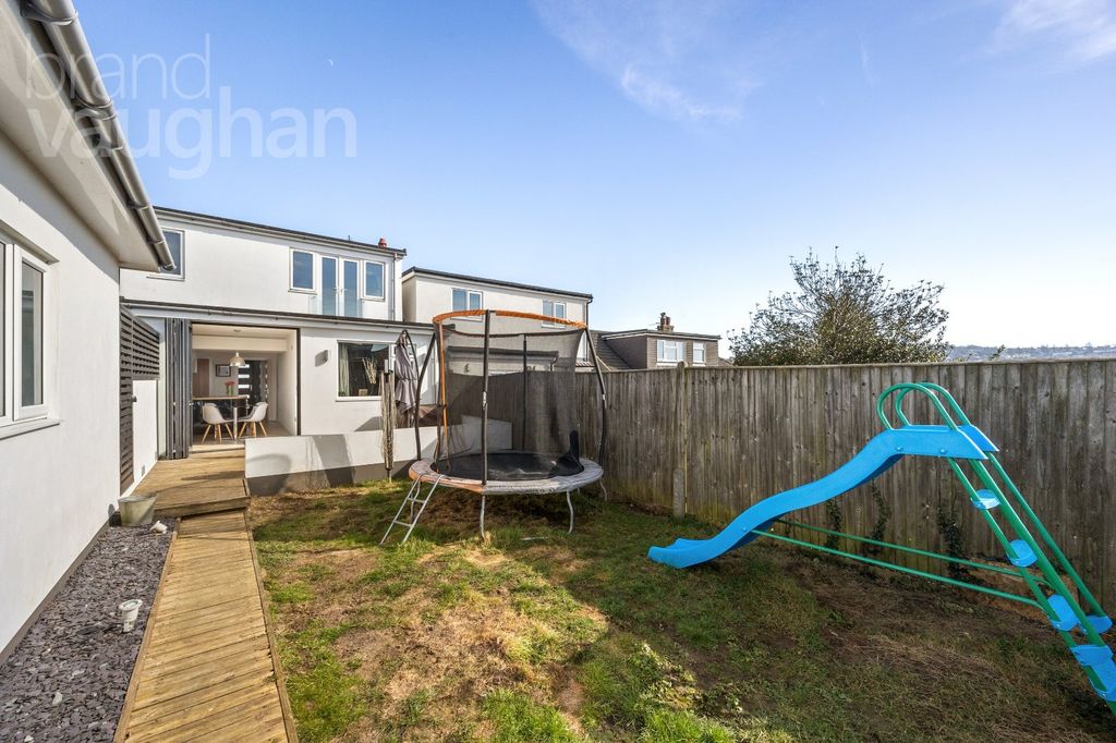 Property photo 2 of 20 Picture No. 04