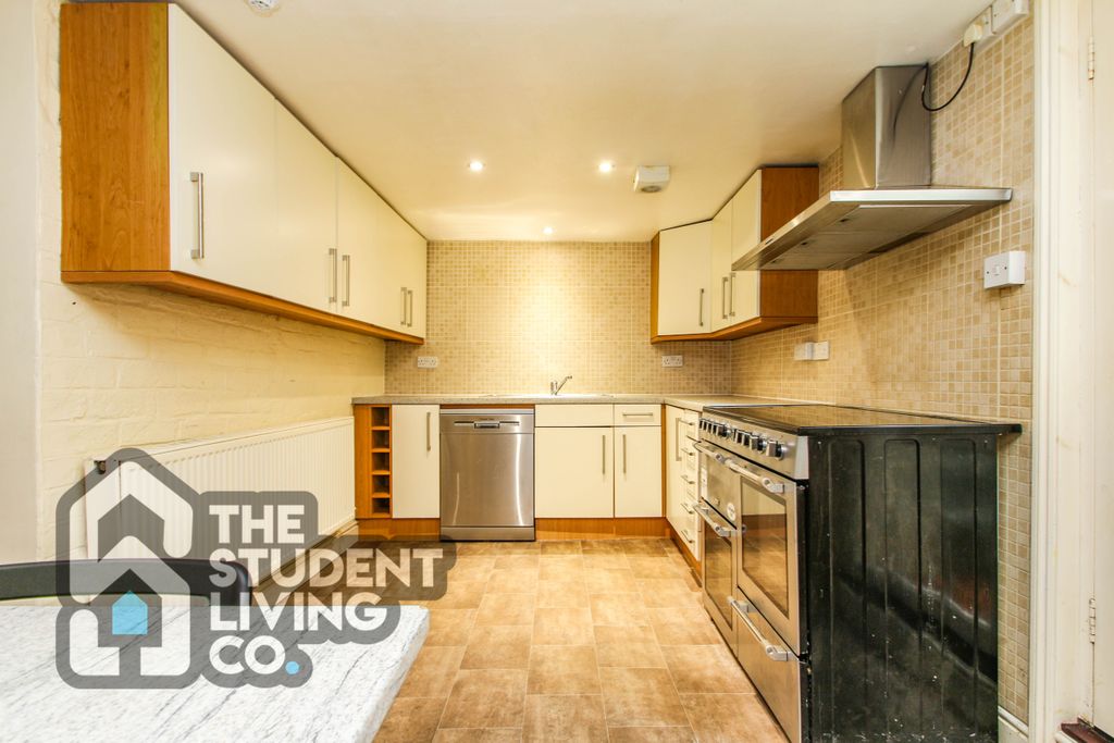 Property photo 2 of 30
