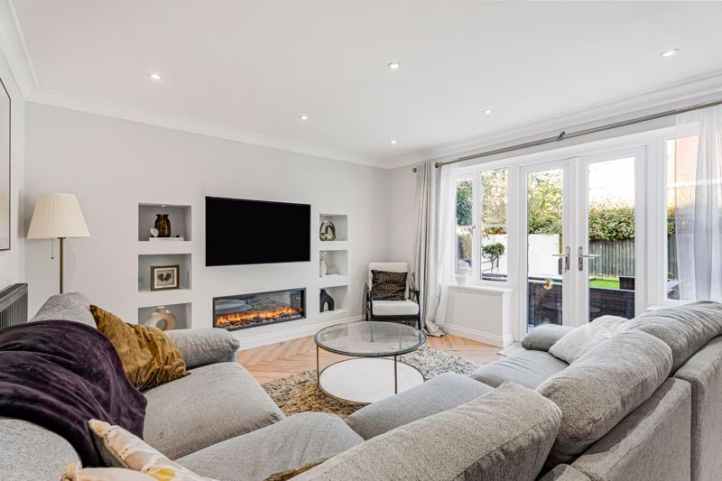 Property photo 3 of 21 Sitting Area