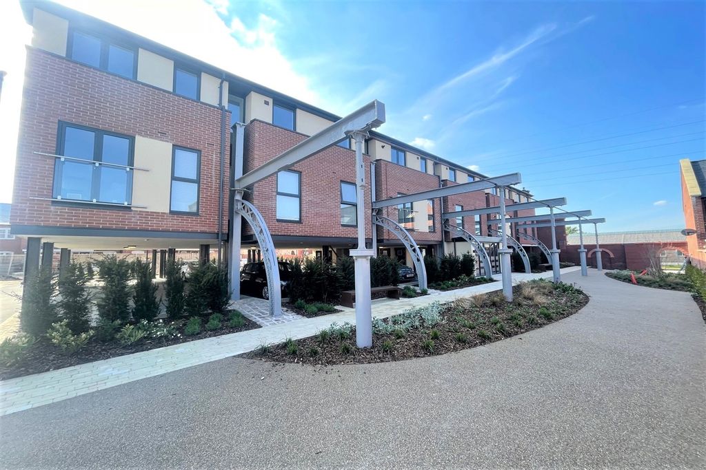 Property photo 1 of 7 (Main)