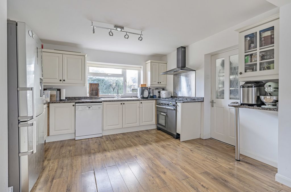 Additional image 10 of 4 bed detached house for saleCatena Rise, Lightwater, Surrey GU18