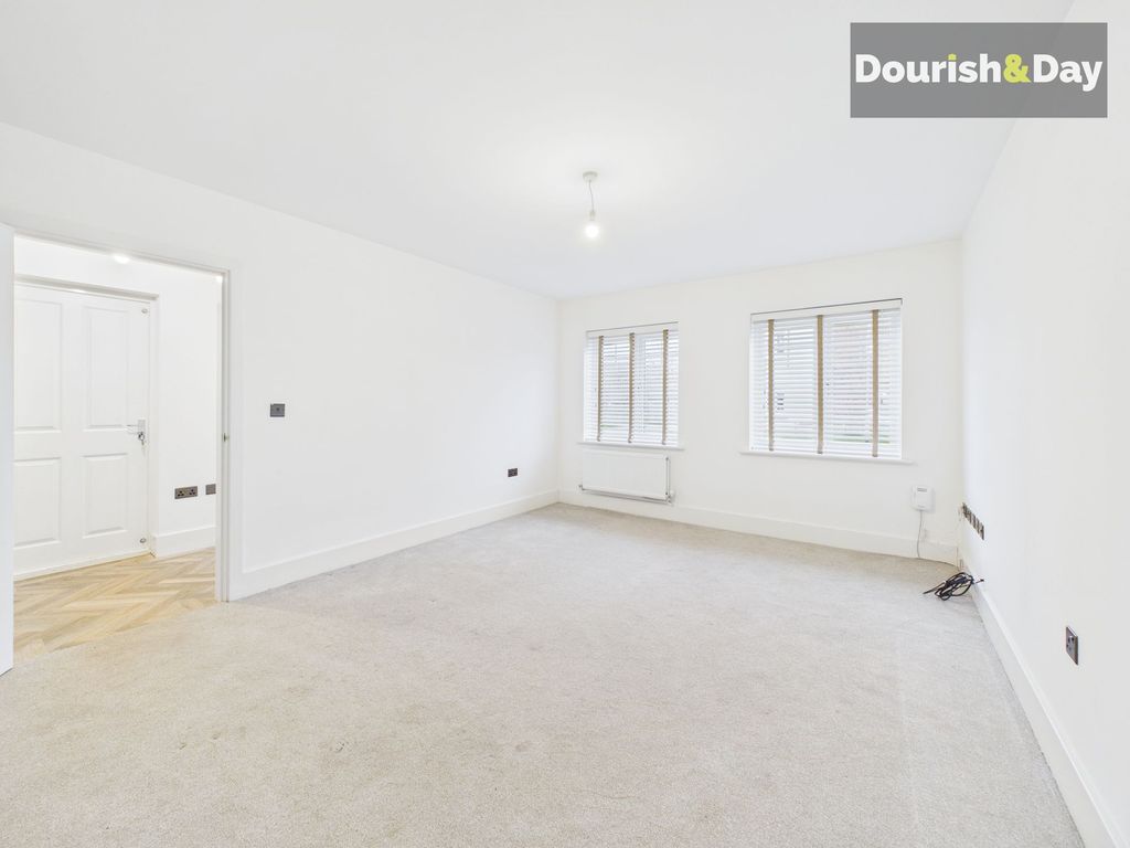 Property photo 2 of 31