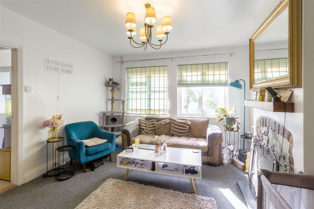 Property photo 2 of 13