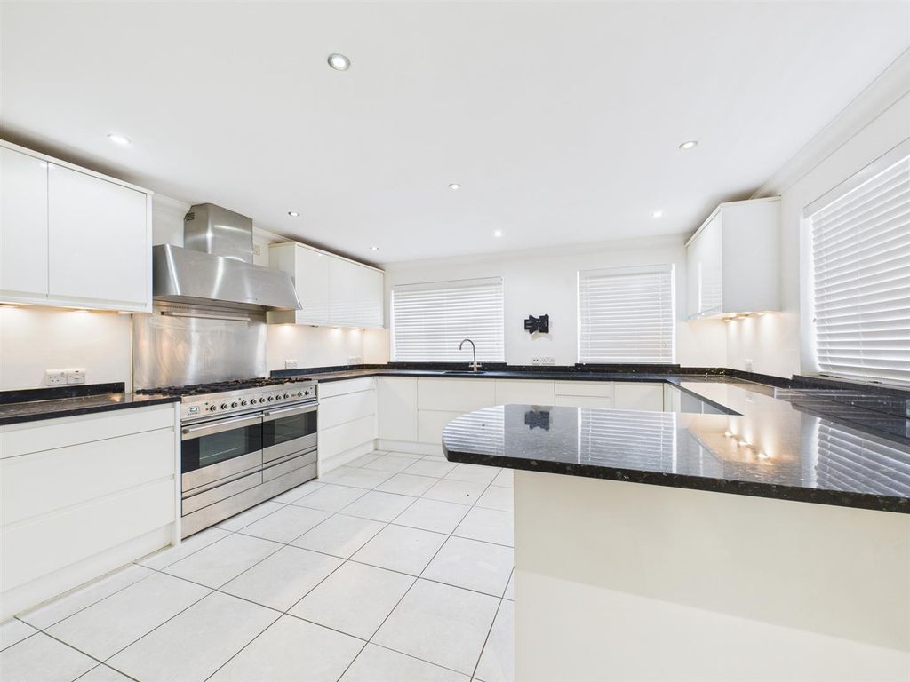 Property photo 2 of 14 Cam02885G0-Pr0546-Still002.Jpg