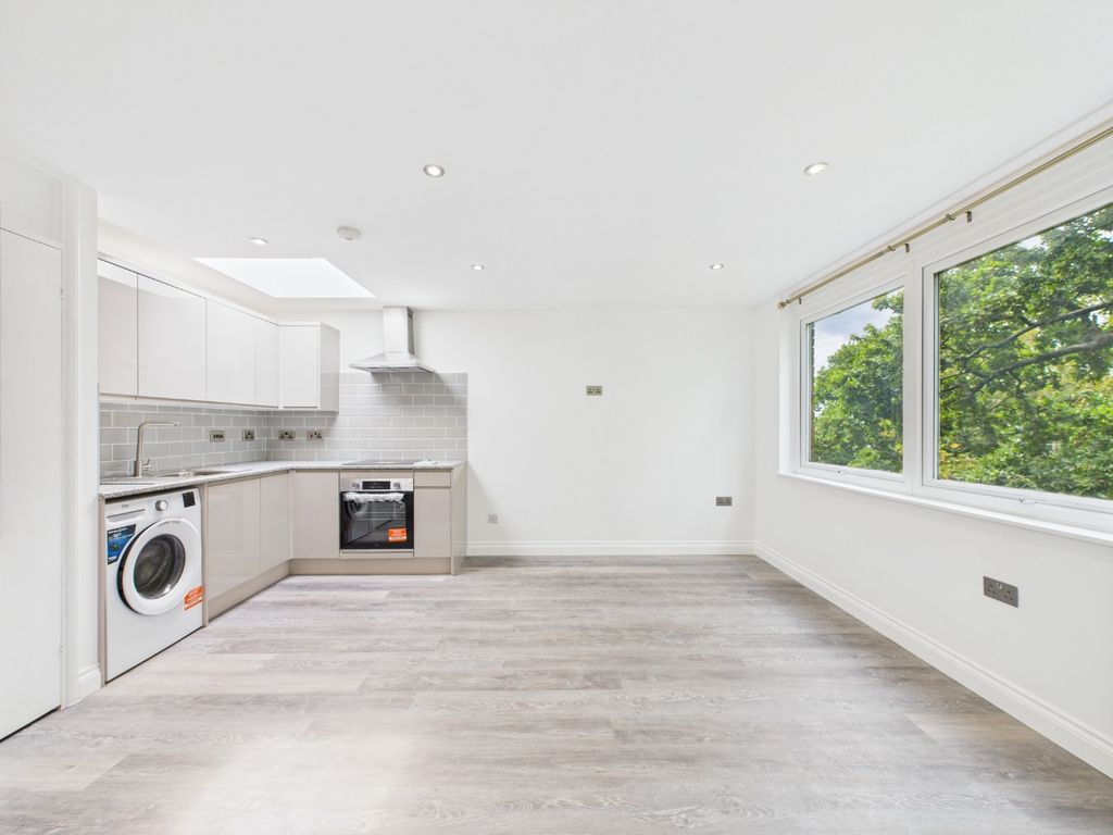 Property photo 3 of 10 4447993