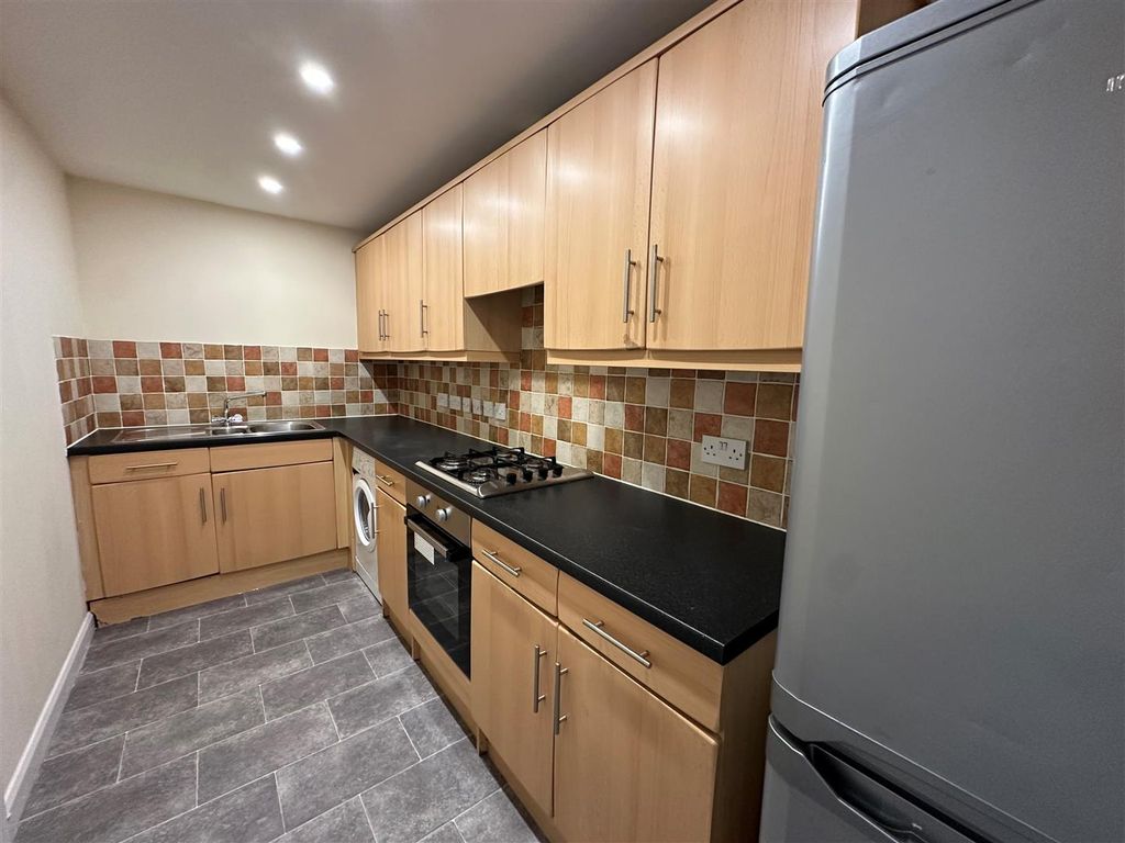 Property photo 3 of 8 Coopers Estate Agents