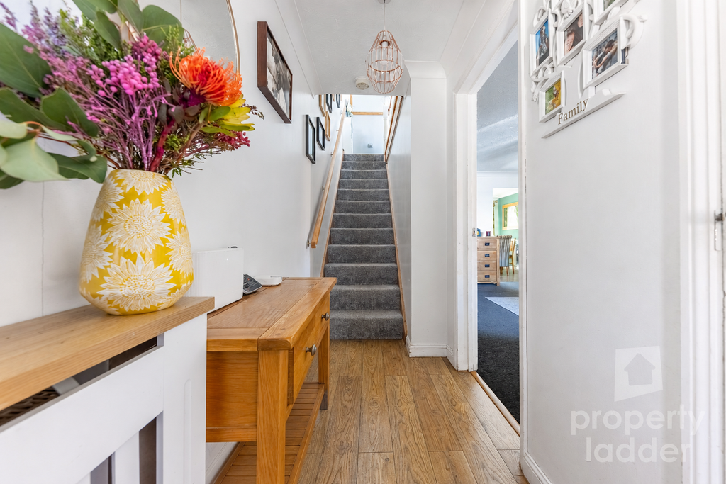Property photo 2 of 20 Entrance Hall
