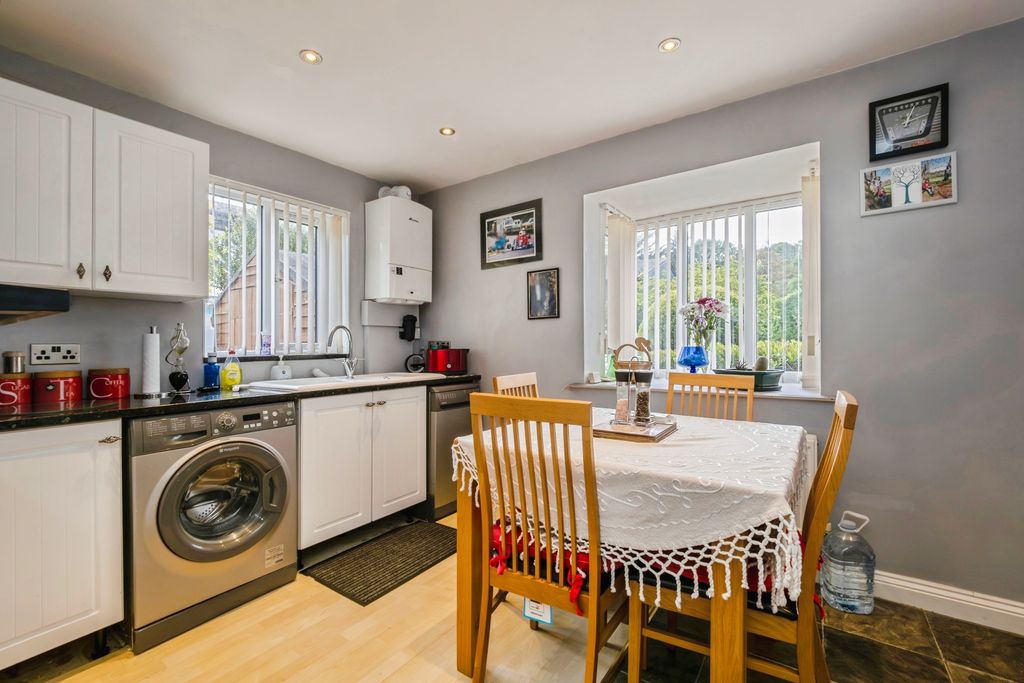 Property photo 2 of 13 Kitchen (B)