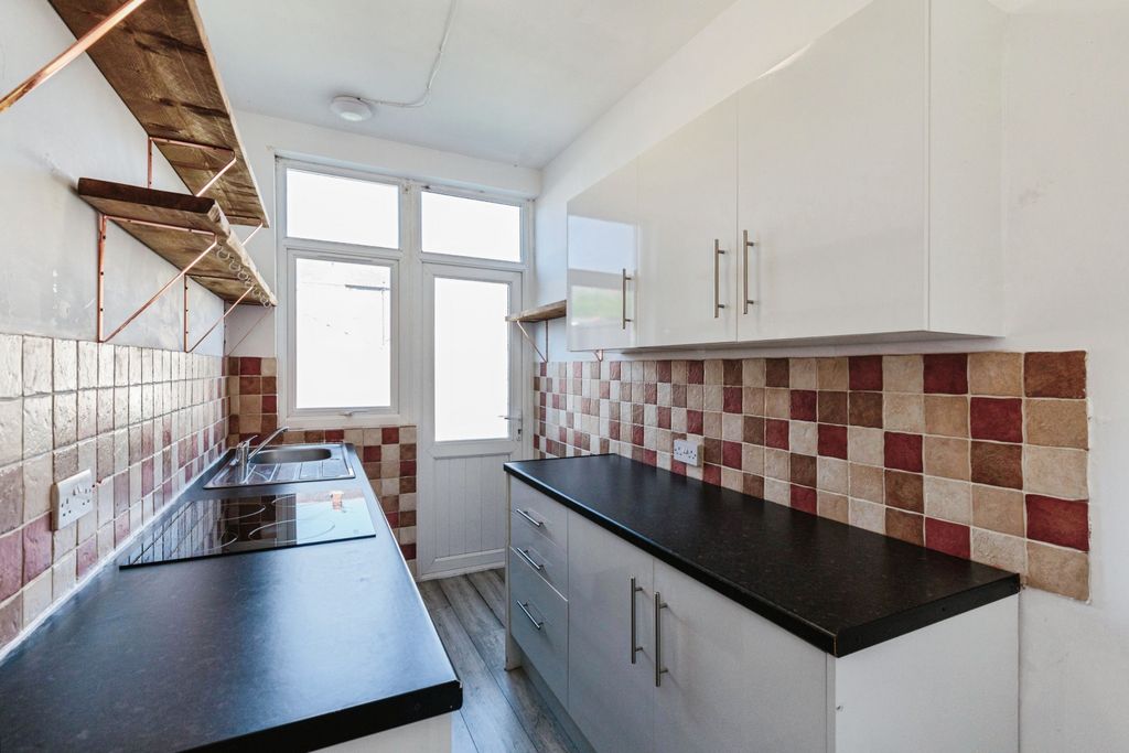 Property photo 2 of 20 Kitchen