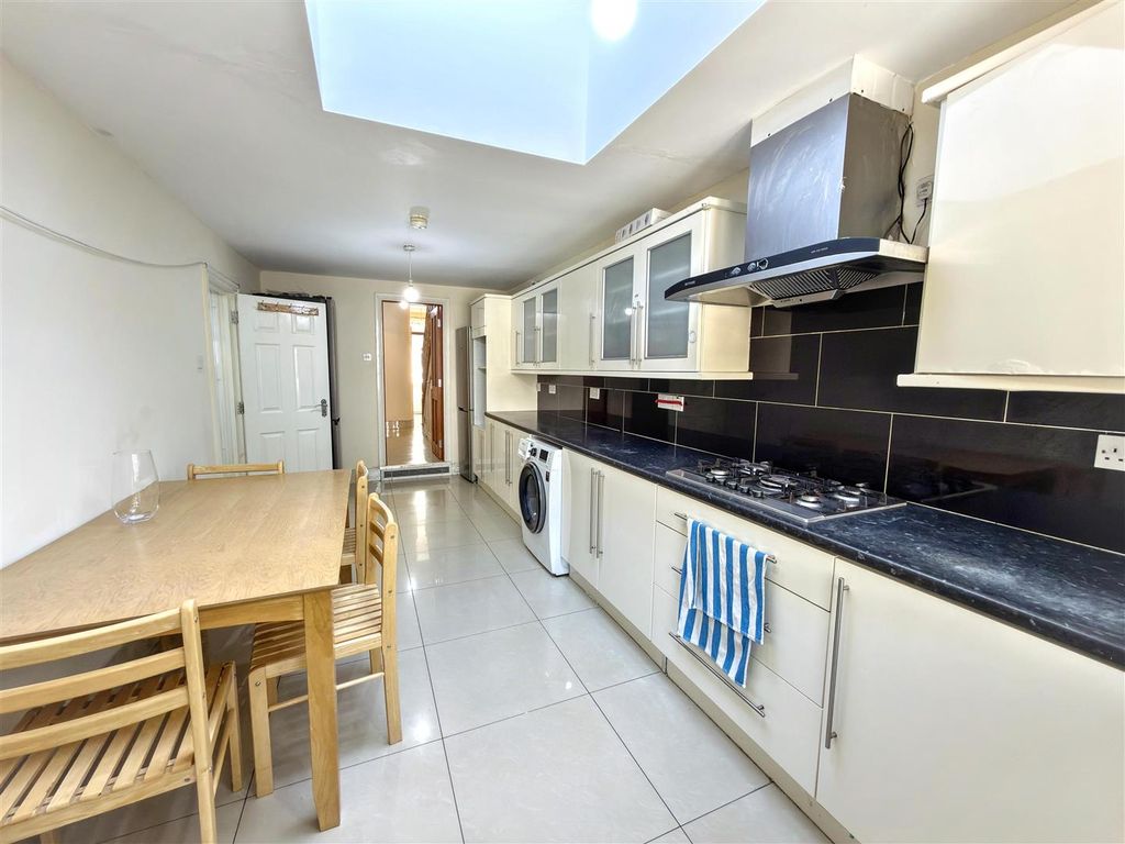 Property photo 3 of 21 Kitchen/Diner