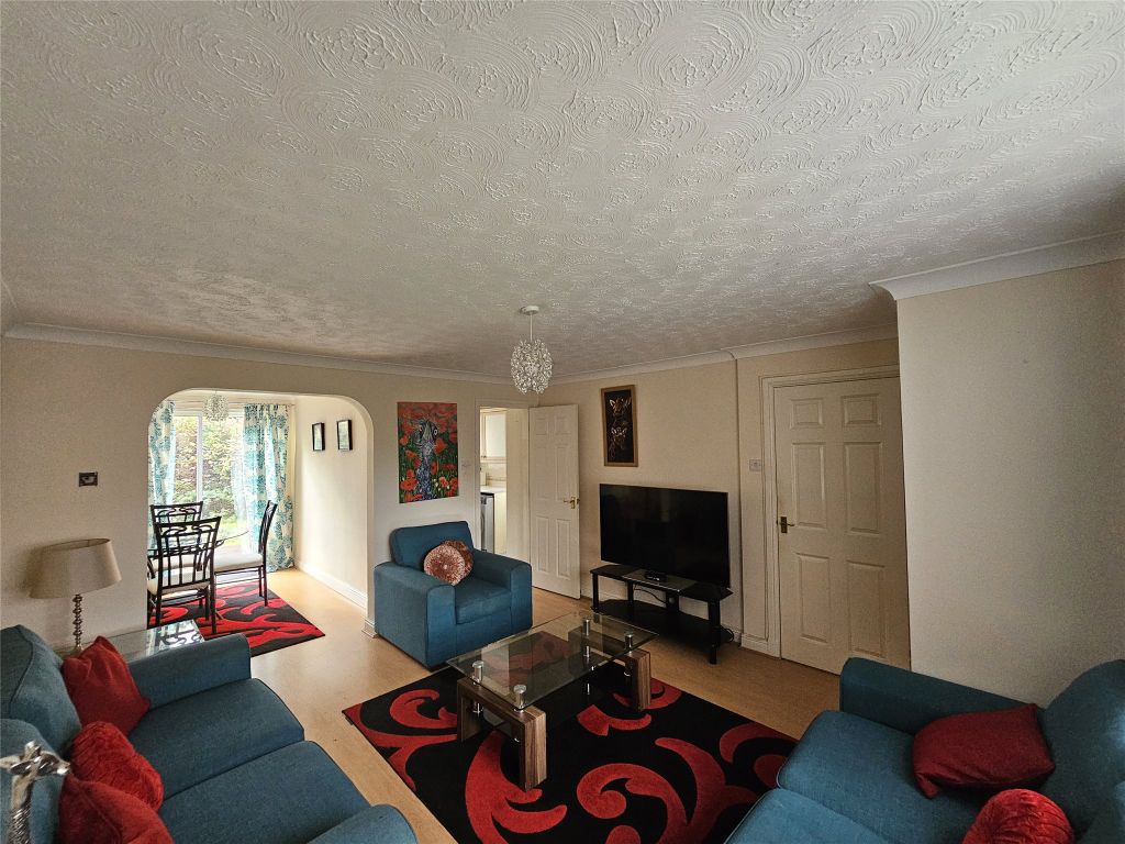 Property photo 2 of 16 Lounge