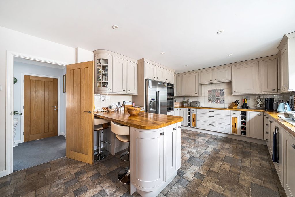 Property photo 2 of 35