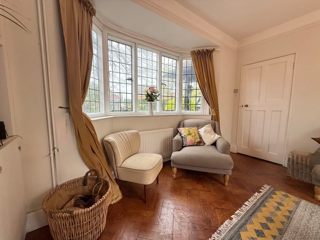 Property photo 3 of 32 Bay Window