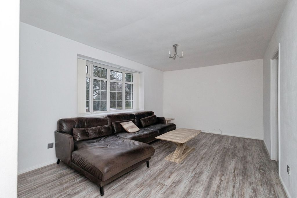 Property photo 3 of 16 Pbox-Img.Jpg