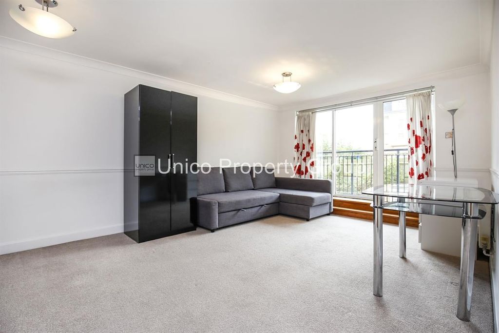 Property photo 2 of 8