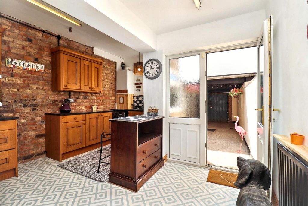 Property photo 2 of 23