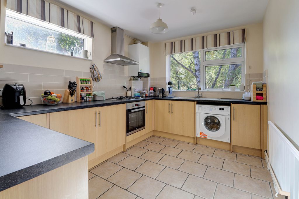 Property photo 3 of 9 Kitchen