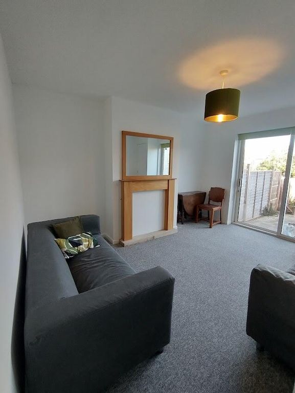 Property photo 2 of 11 Living Room