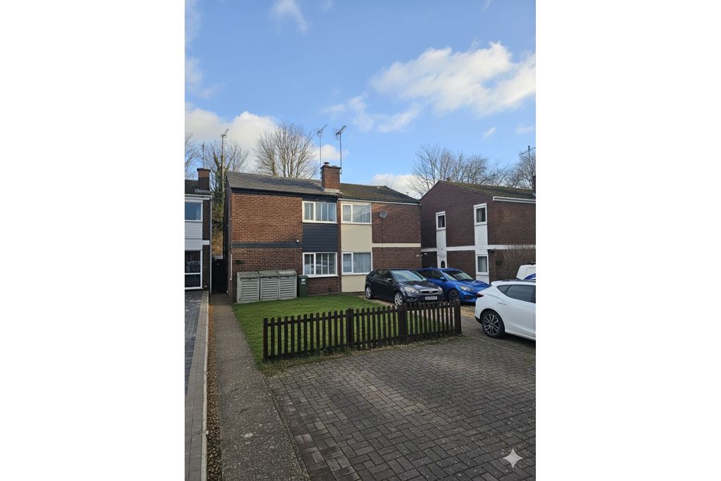 Property photo 2 of 18 Driveway