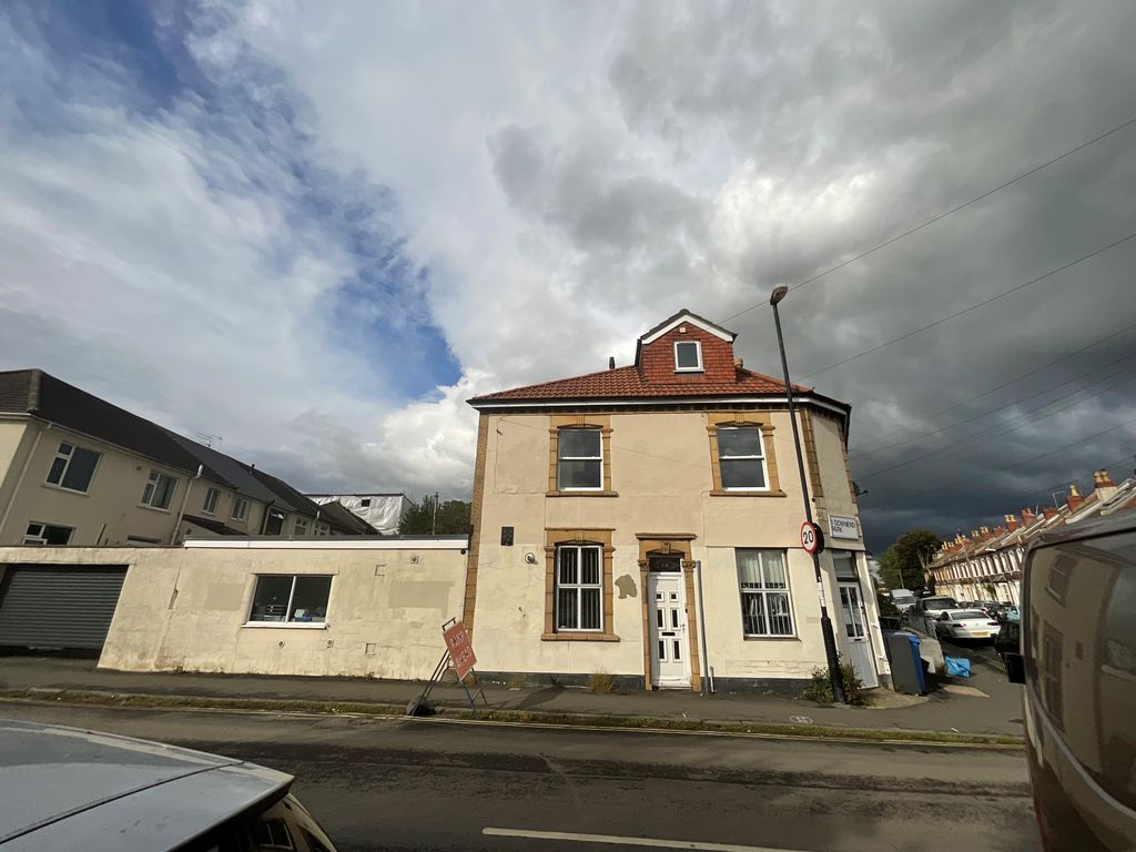 Property photo 1 of 9 Outside