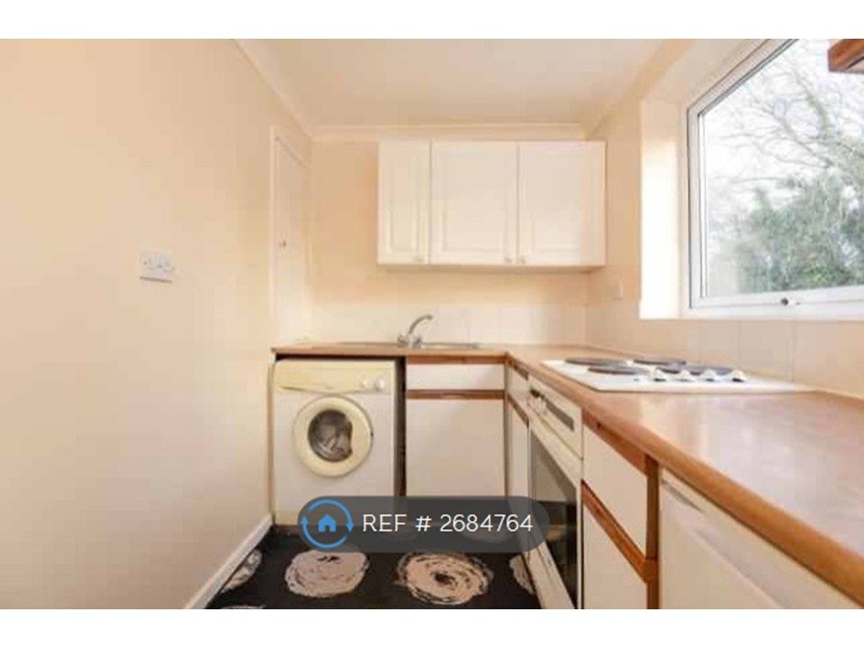 Property photo 3 of 7 Kitchen