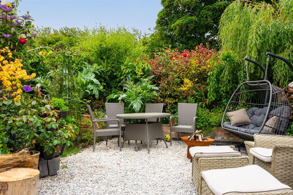 Property photo 2 of 27