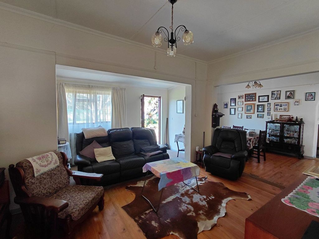 Property photo 3 of 43