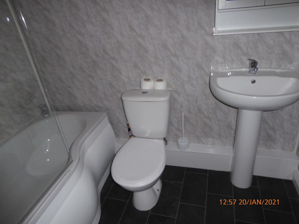 Property photo 3 of 7 Bathroom