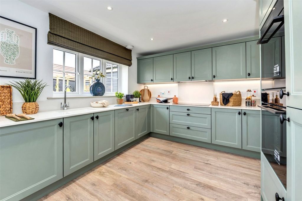 Property photo 2 of 19 Kitchen