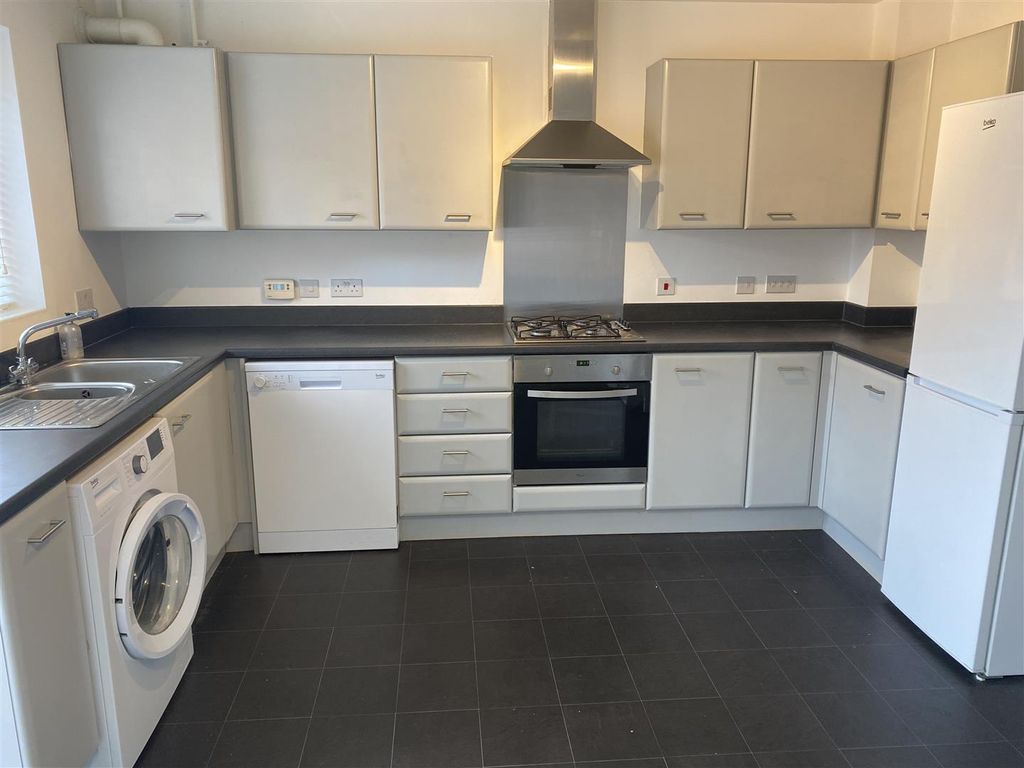 Property photo 2 of 15 Dining / Kitchen