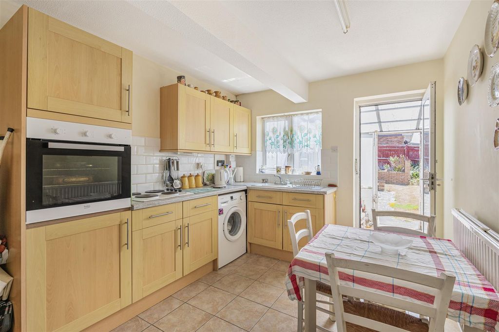Property photo 3 of 18 Kitchen