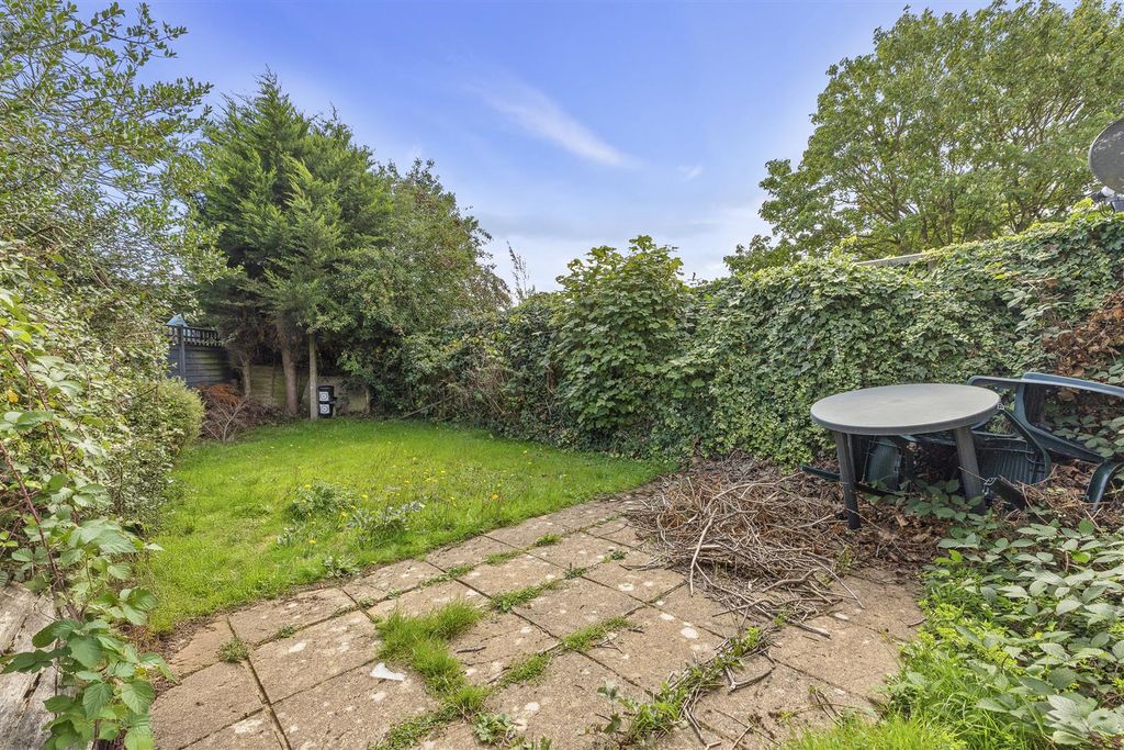 Property photo 2 of 13 2 Ridings Cottages, Earl Howe Rd, Hp15 6Qq-7.Jpg